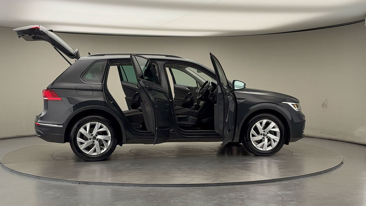 More views of Volkswagen Tiguan