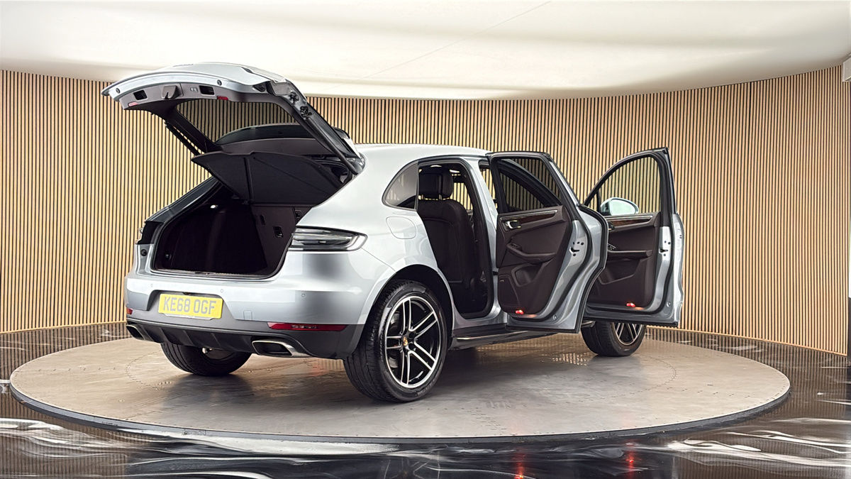 More views of Porsche Macan