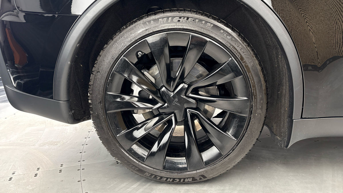 Tesla Model Y Image 10
