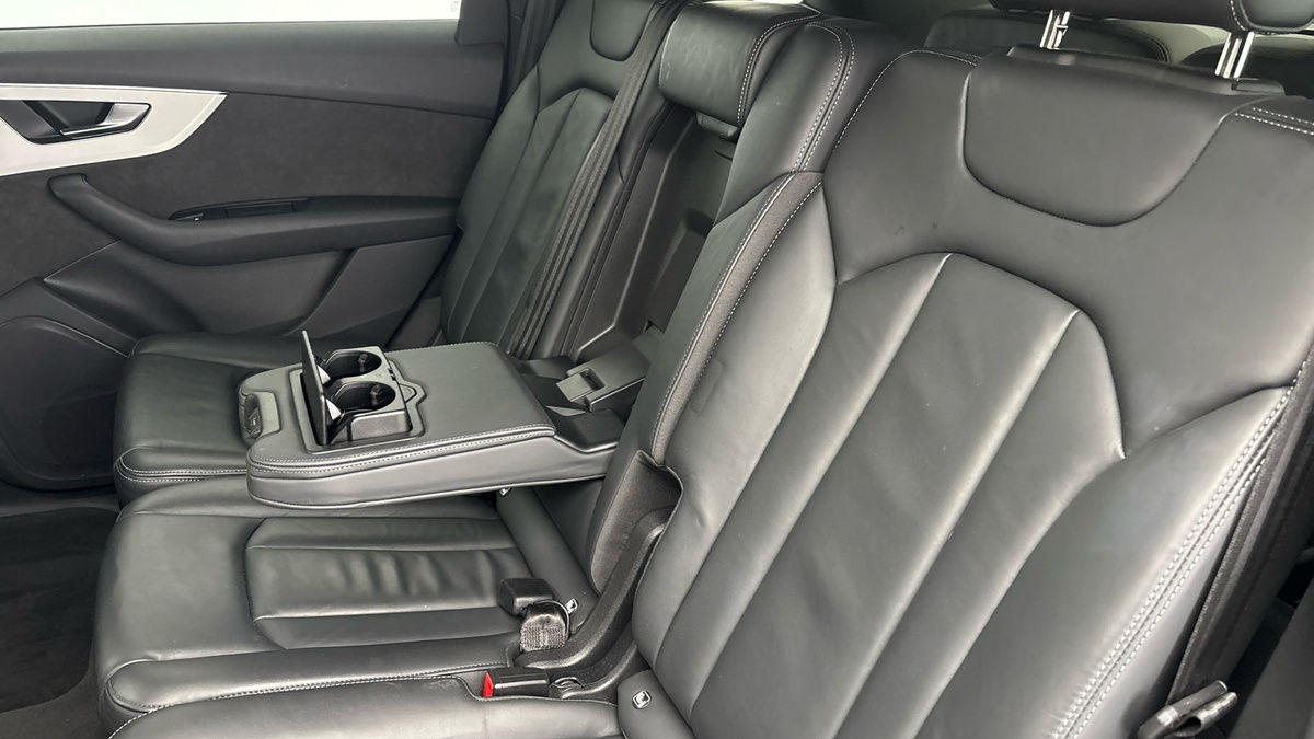 Audi Q7 Image 9