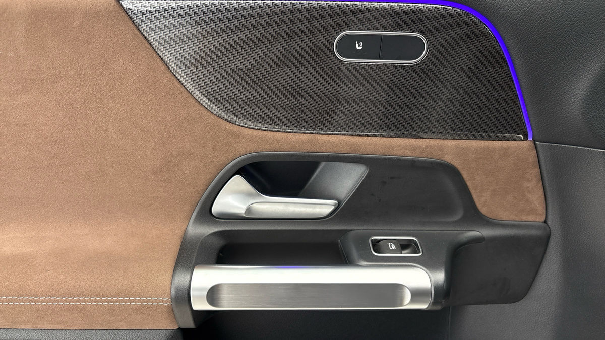 Mercedes-Benz GLB Image 19