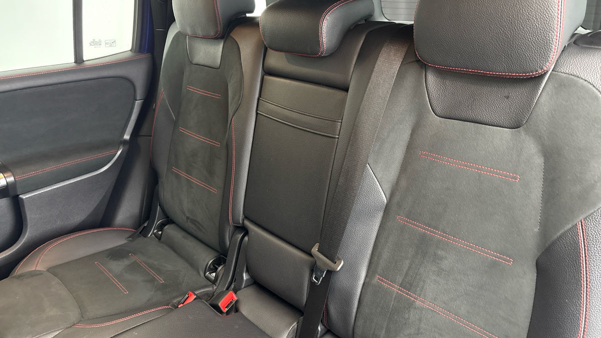 Mercedes-Benz GLB Image 8