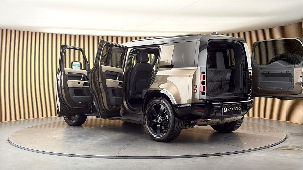 More views of Land Rover Defender 110