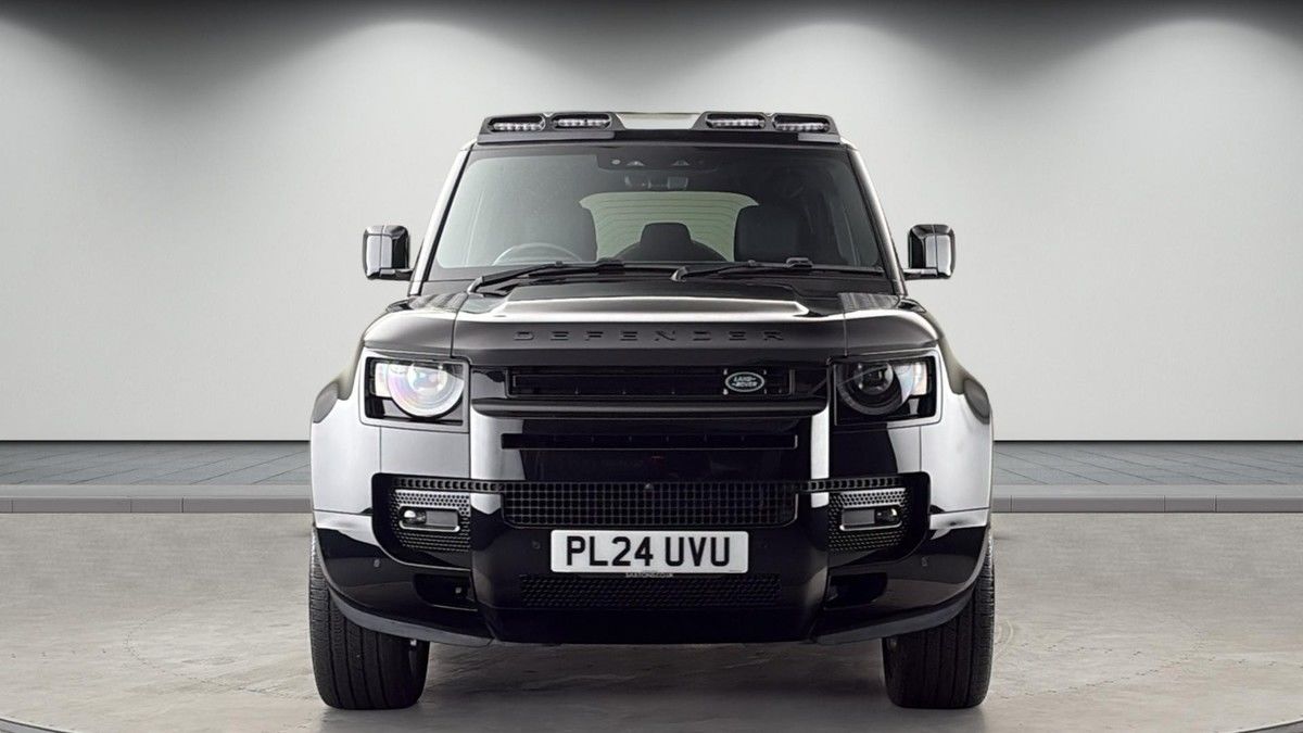 Land Rover Defender 110 Image 3