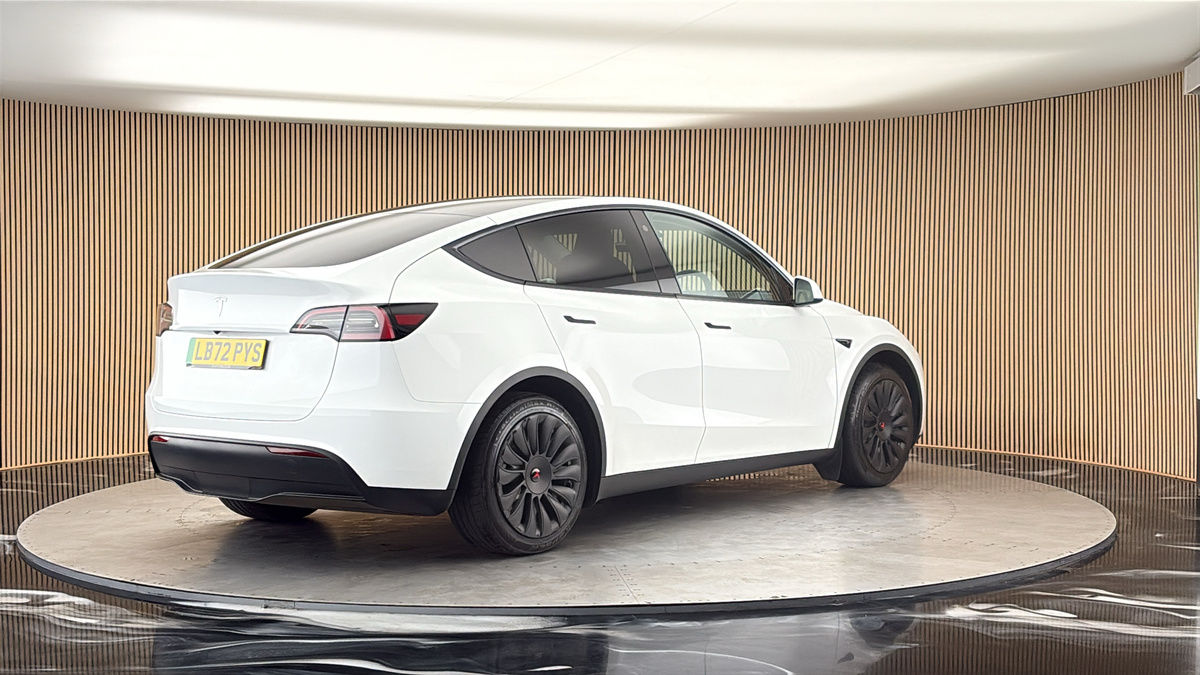 Tesla Model Y Image 21