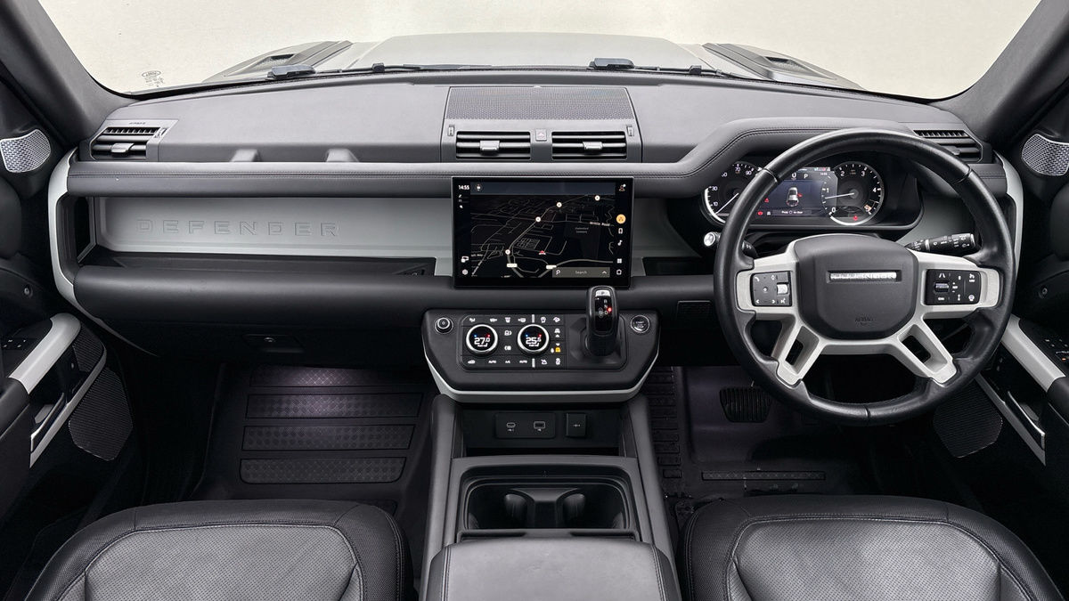 Land Rover Defender 130 Urban Image 12