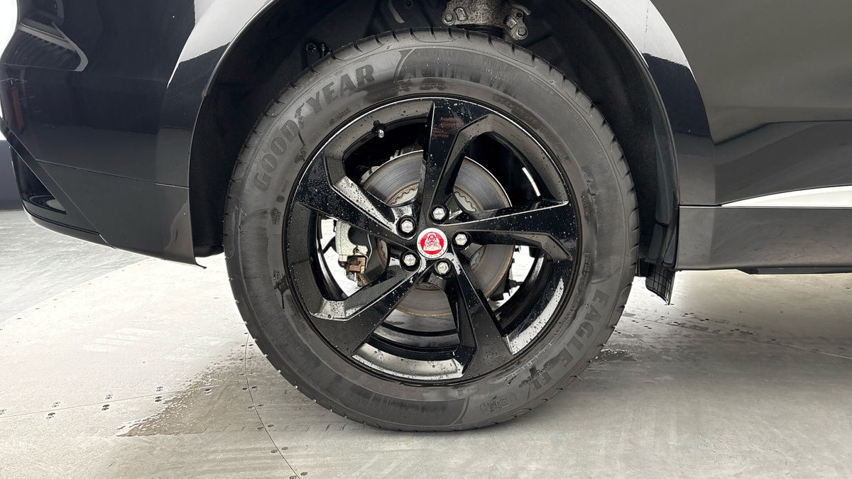 Jaguar F-PACE Image 10