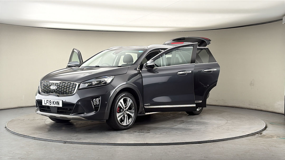 More views of Kia Sorento