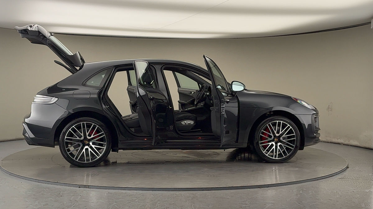 More views of Porsche Macan