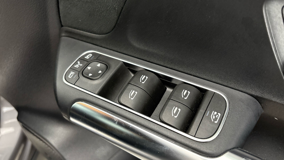 Mercedes-Benz GLA Image 26