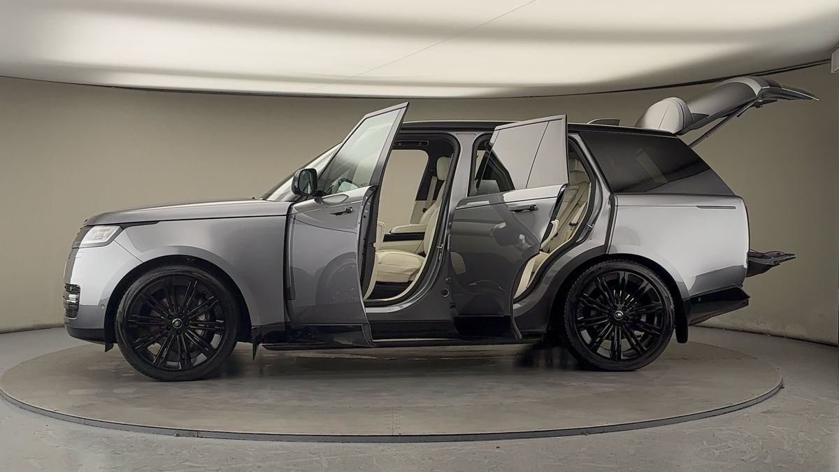 More views of Land Rover Range Rover