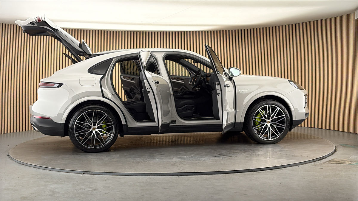 More views of Porsche Cayenne