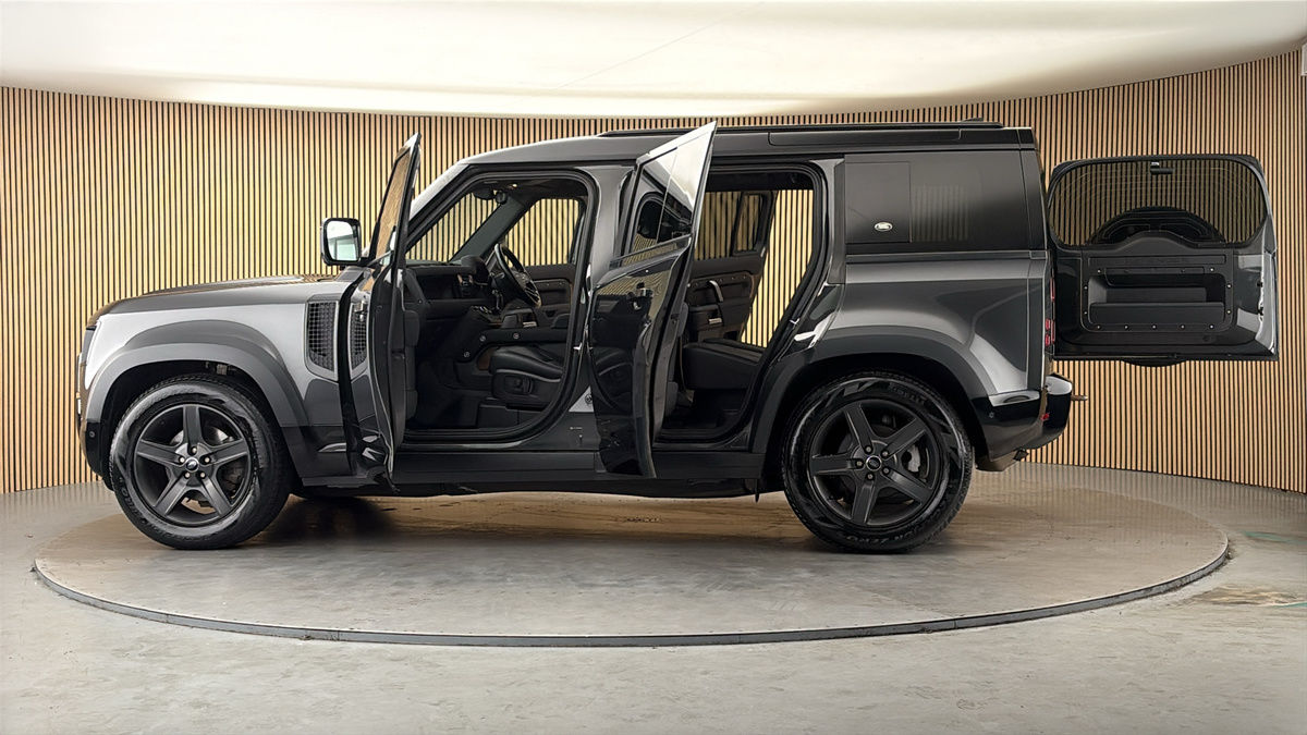 More views of Land Rover Defender 110