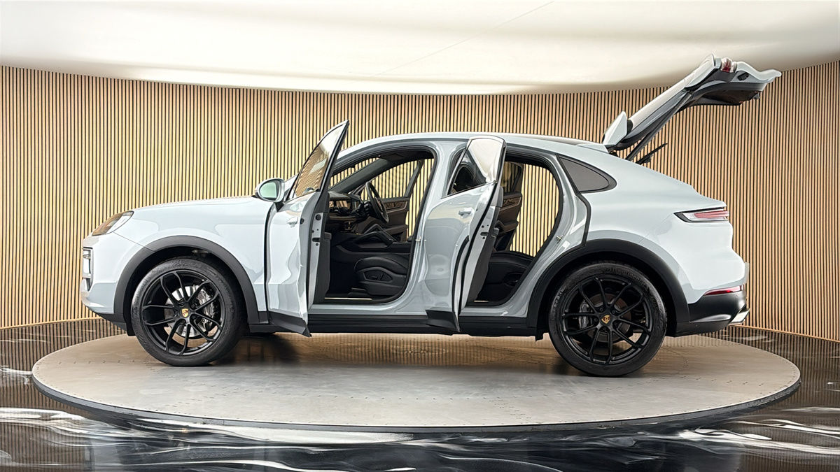 More views of Porsche Cayenne