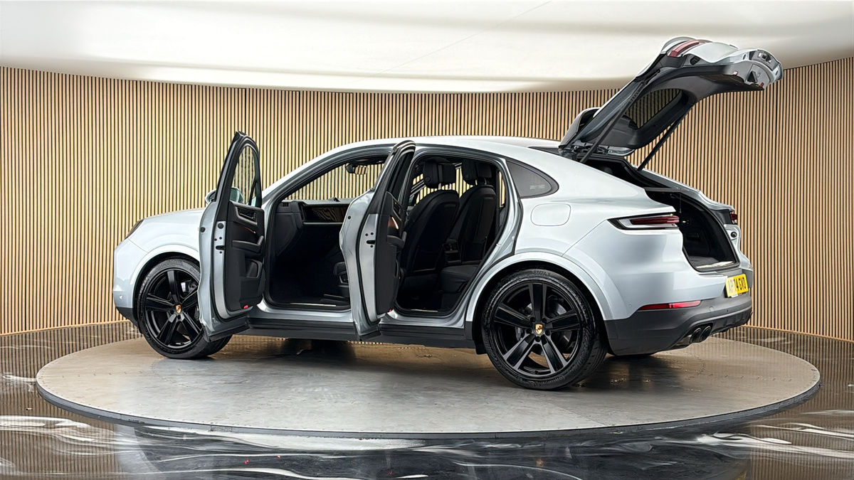 More views of Porsche Cayenne