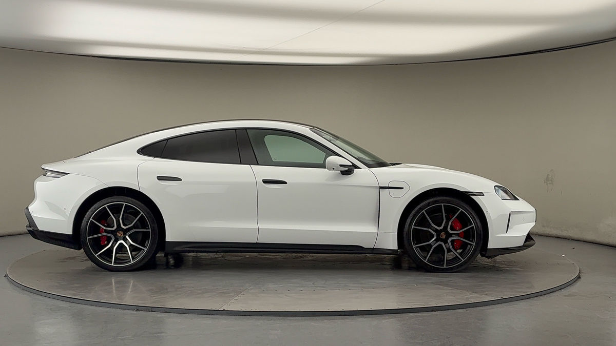 Porsche Taycan Image 17