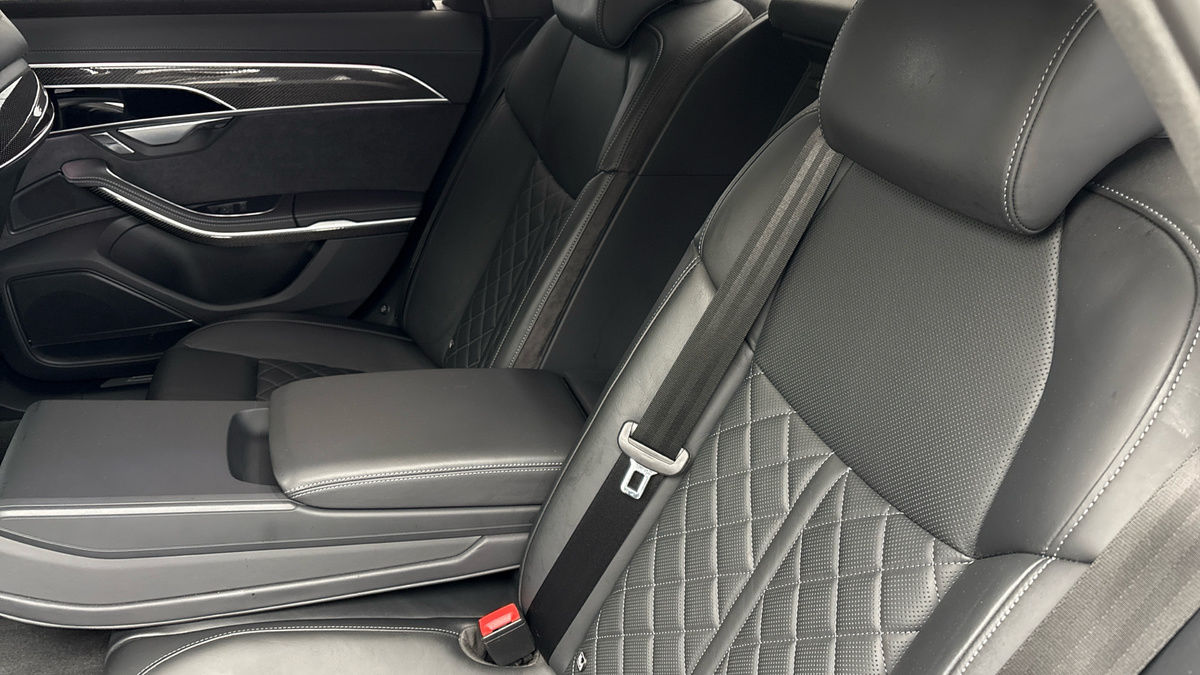 Audi S8 Image 9