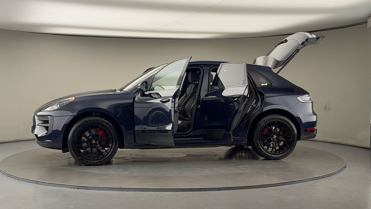 More views of Porsche Macan