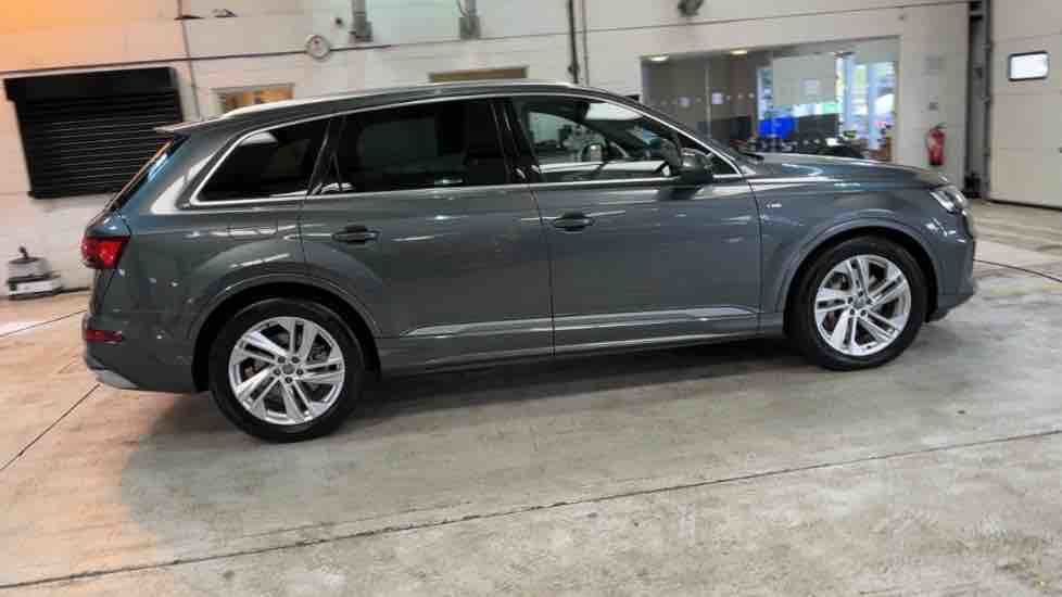 More views of Audi Q7