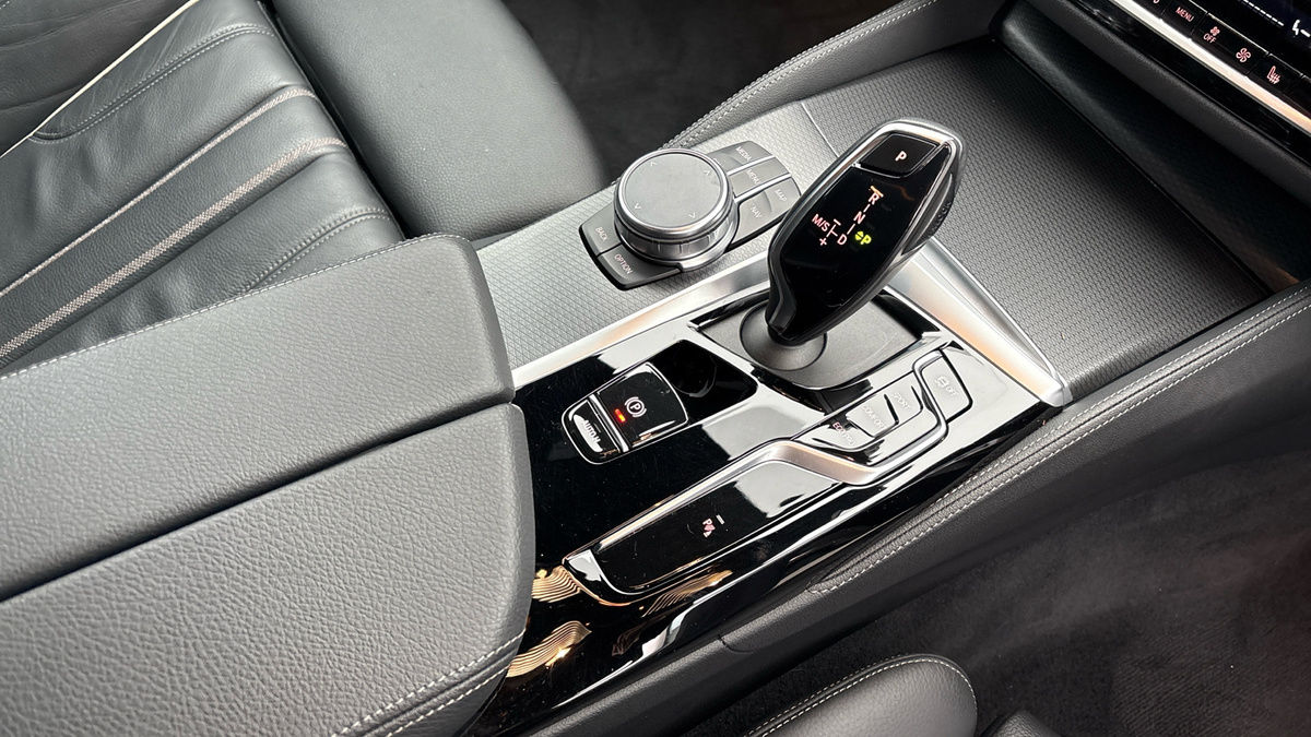 BMW 5 Series Image 18