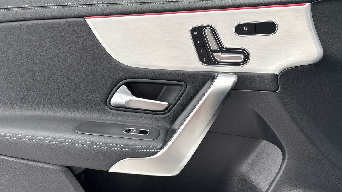 Mercedes-Benz CLA Image 19