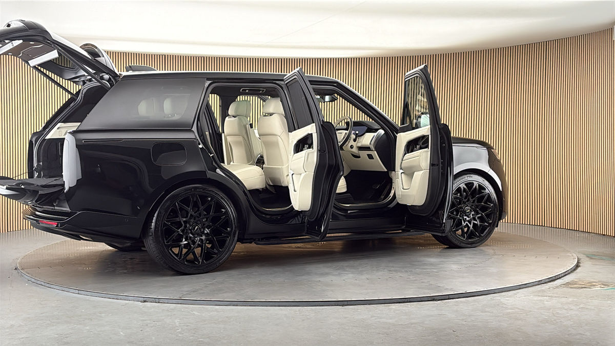 More views of Land Rover Range Rover