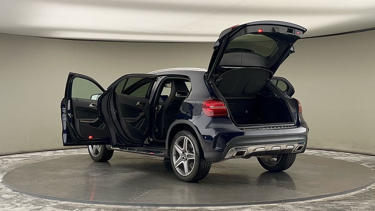 Mercedes-Benz GLA Image 23