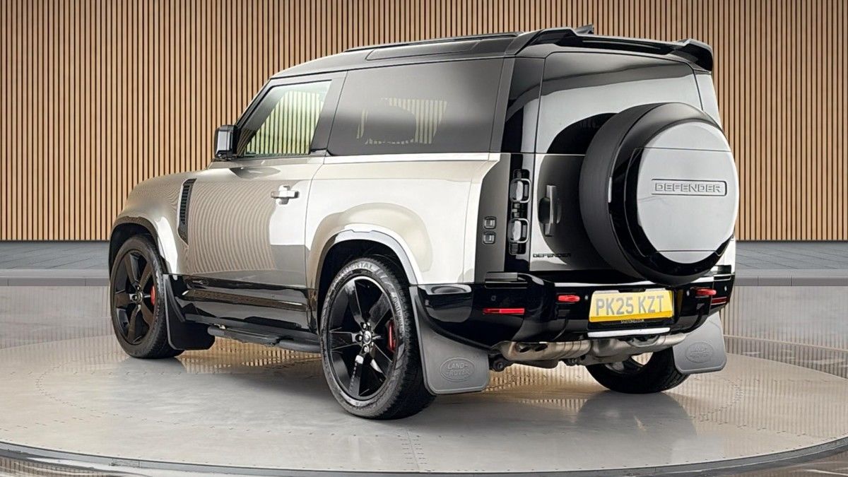Land Rover Defender 90 Image 2