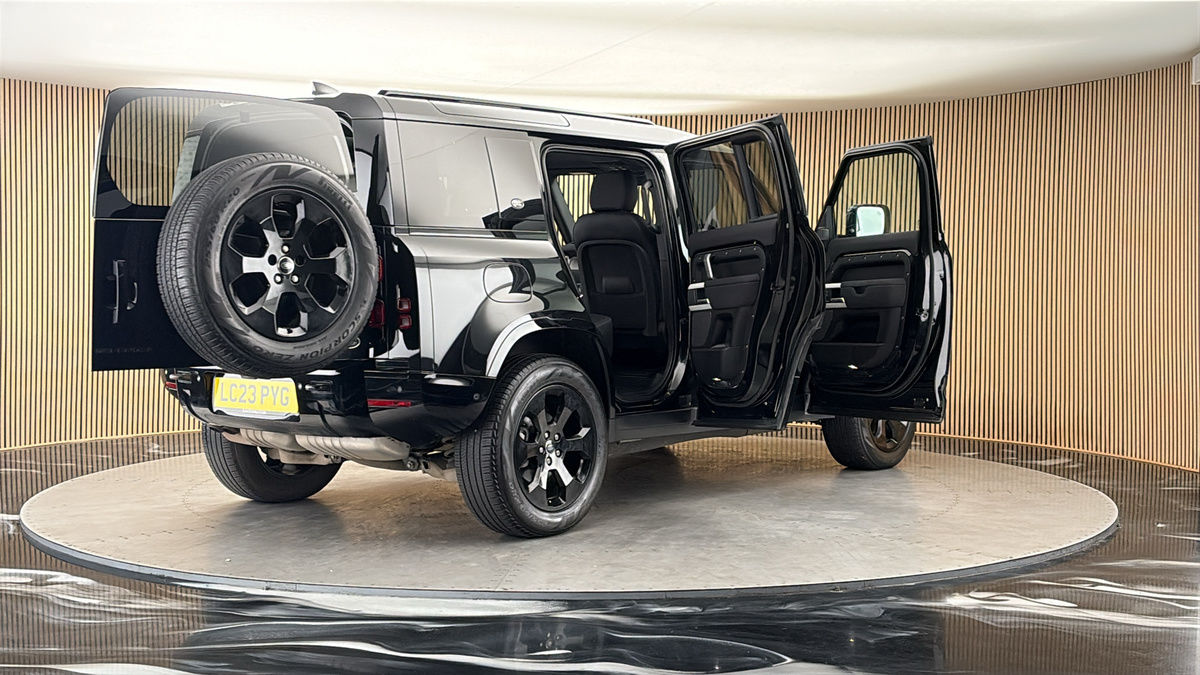 More views of Land Rover Defender 110