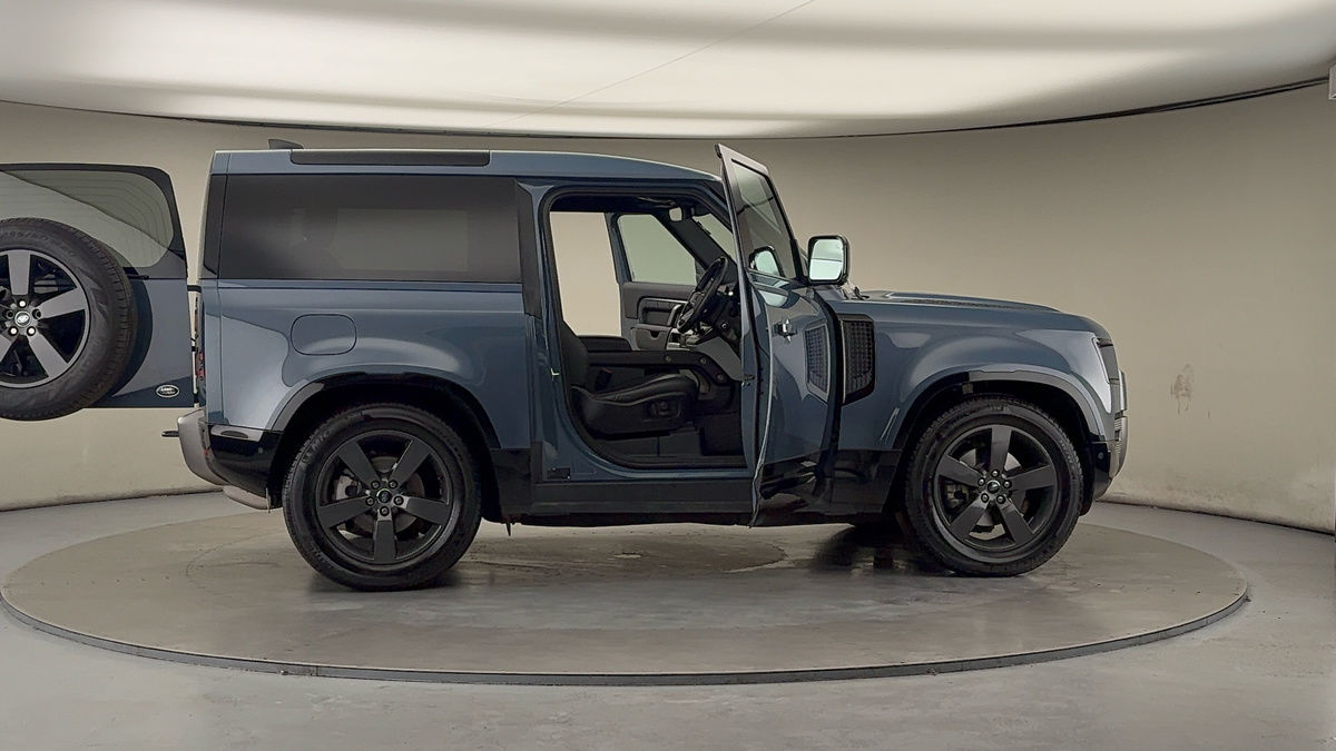 More views of Land Rover Defender 90