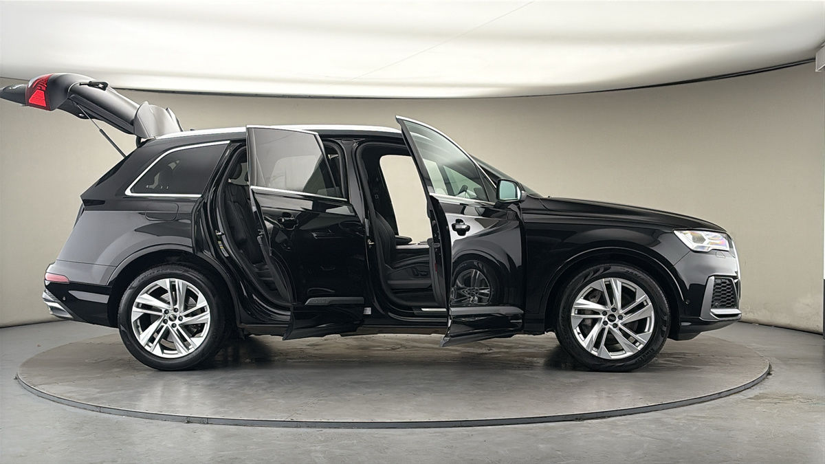 More views of Audi Q7