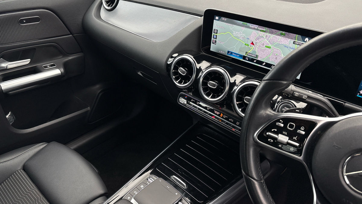 Mercedes-Benz GLA Image 18