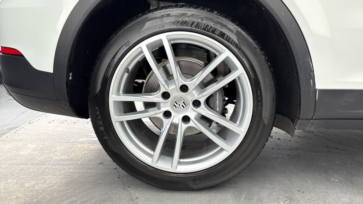 Porsche Cayenne Image 10