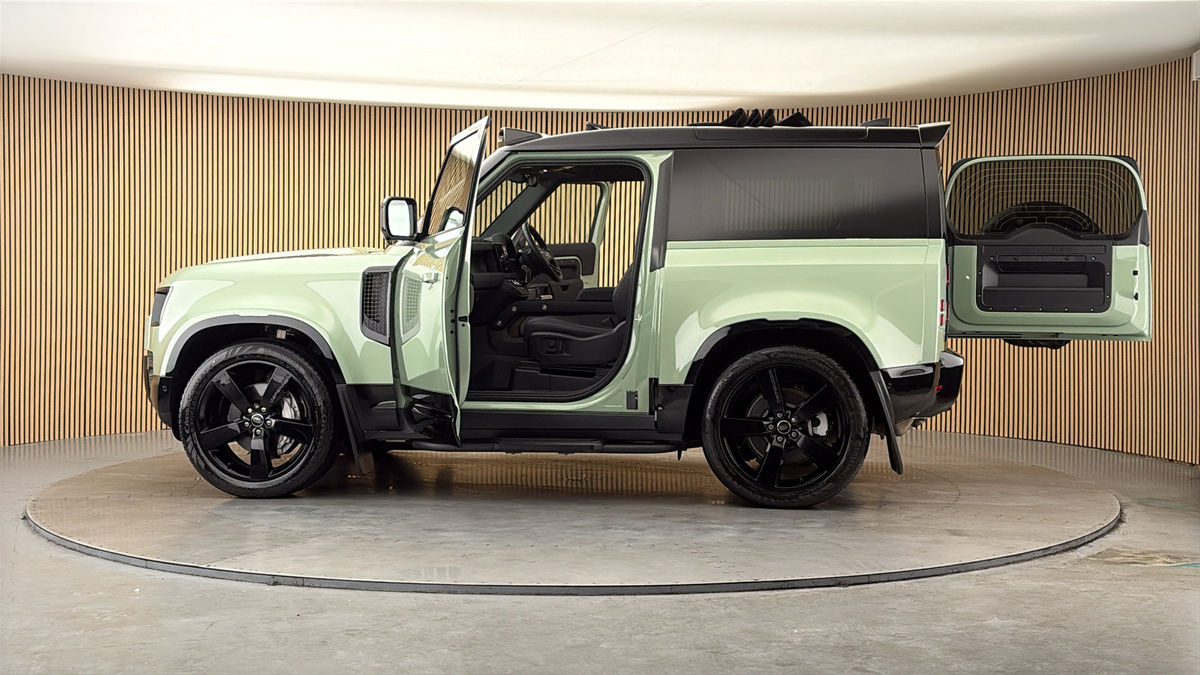 More views of Land Rover Defender 90