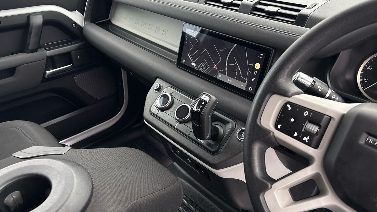 Land Rover Defender 90 Urban Image 18
