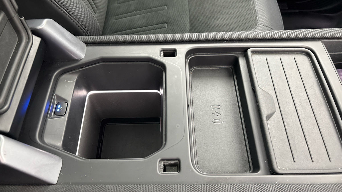 Land Rover Defender 110 Image 29