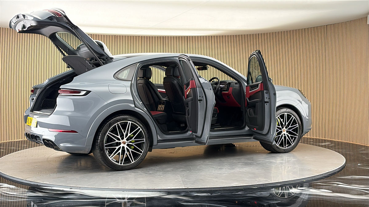 More views of Porsche Cayenne