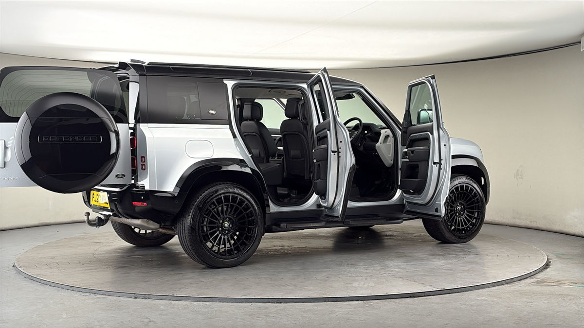 More views of Land Rover Defender 110