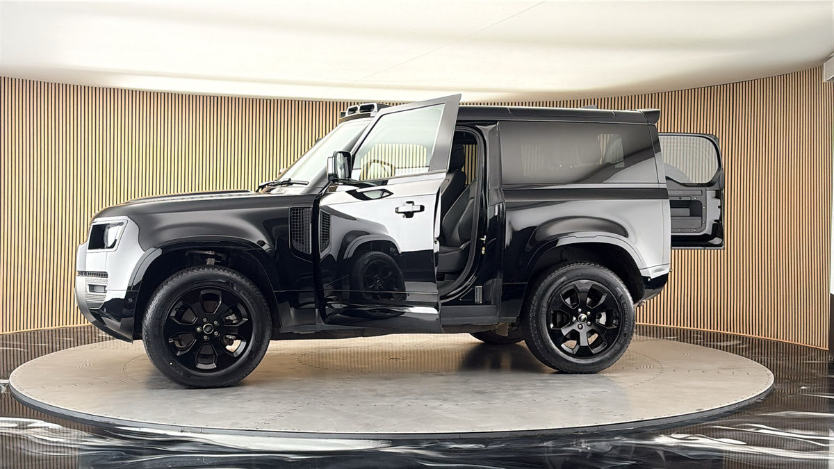 More views of Land Rover Defender 90
