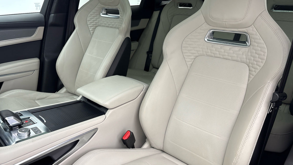 Jaguar F-PACE Image 7