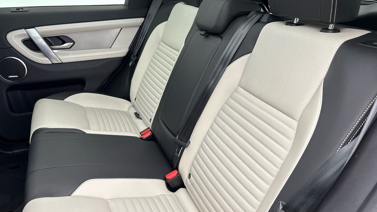 Land Rover Discovery Sport Image 8