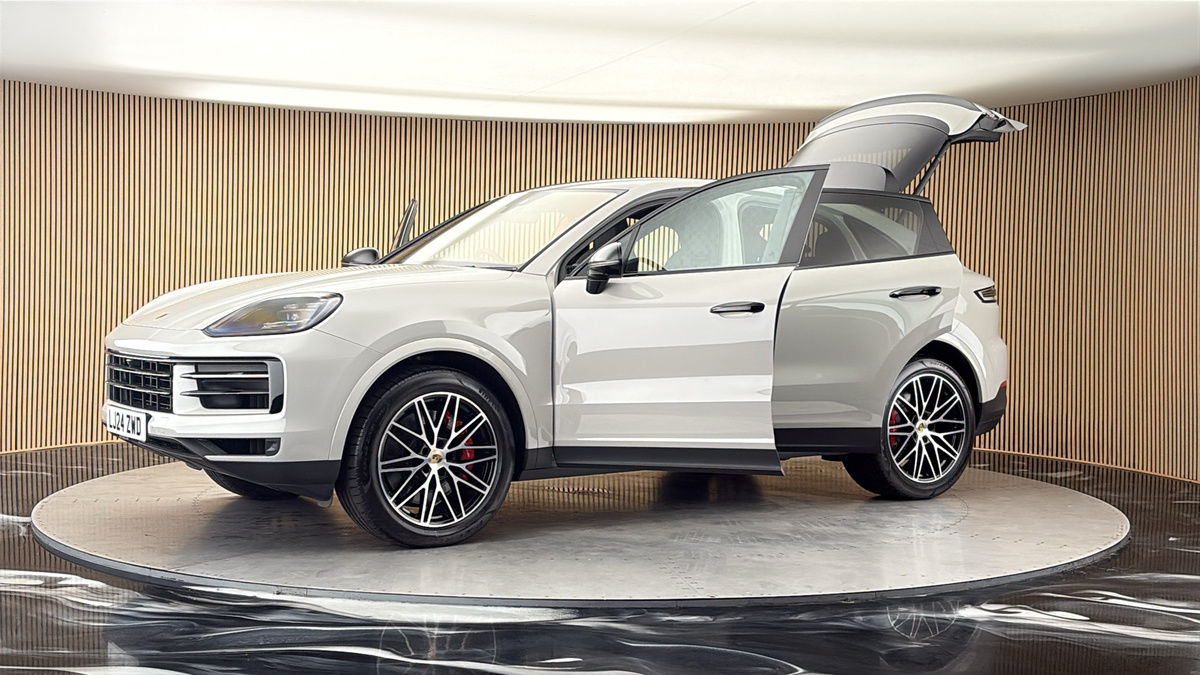 More views of Porsche Cayenne
