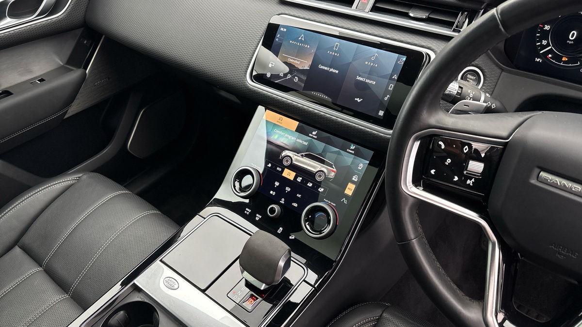 Land Rover Range Rover Velar Image 24