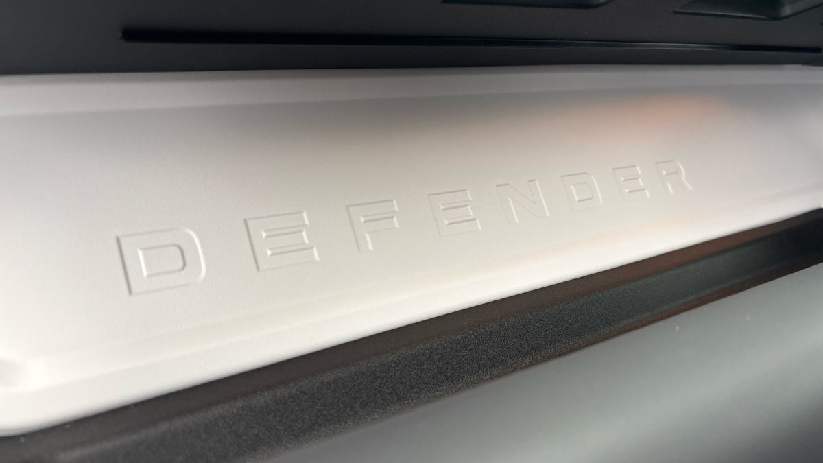 Land Rover Defender 110 Image 6