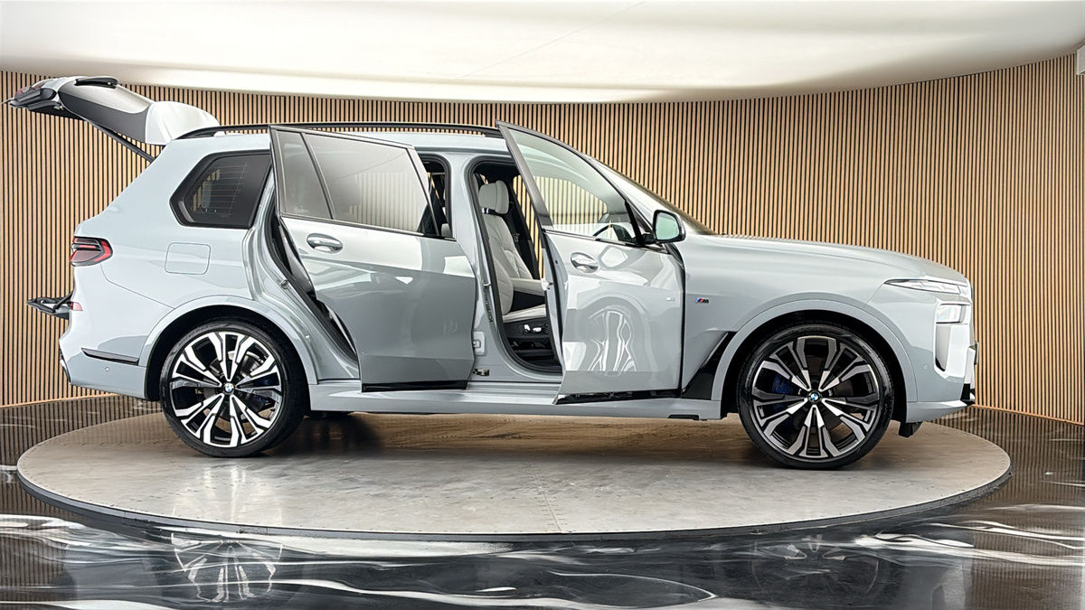 More views of BMW X7