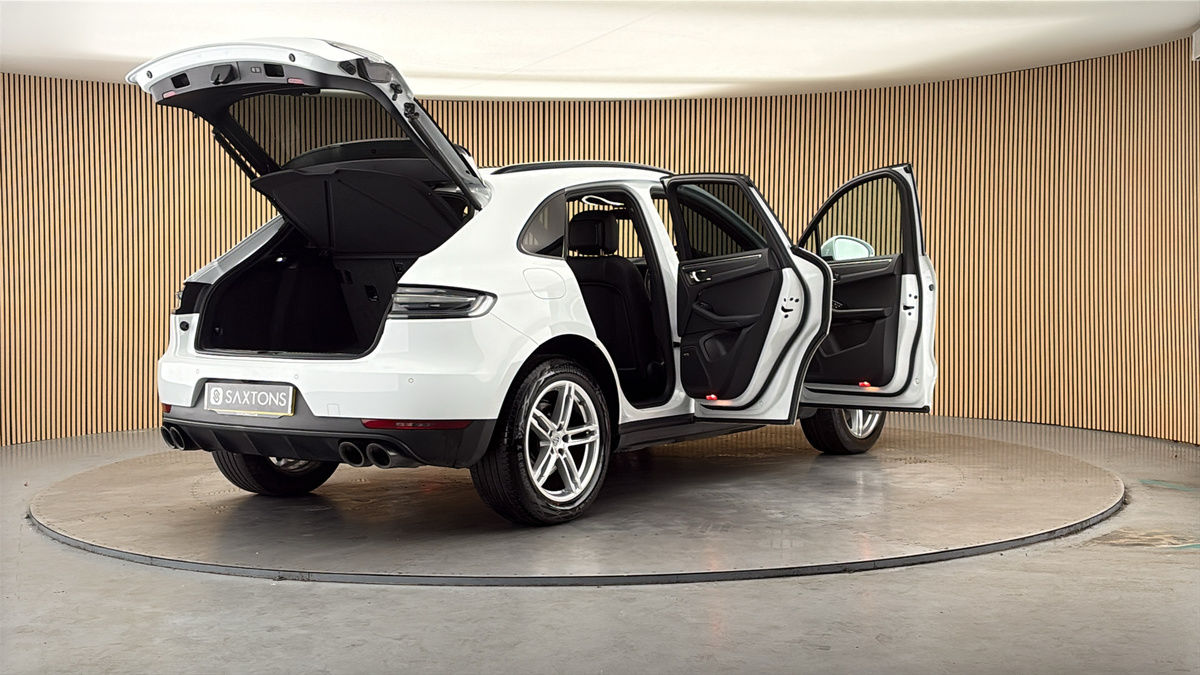 More views of Porsche Macan