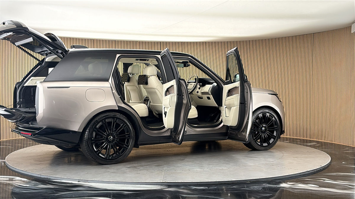 More views of Land Rover Range Rover