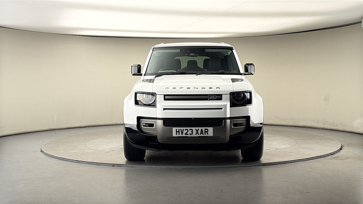 Land Rover Defender 130 Image 3