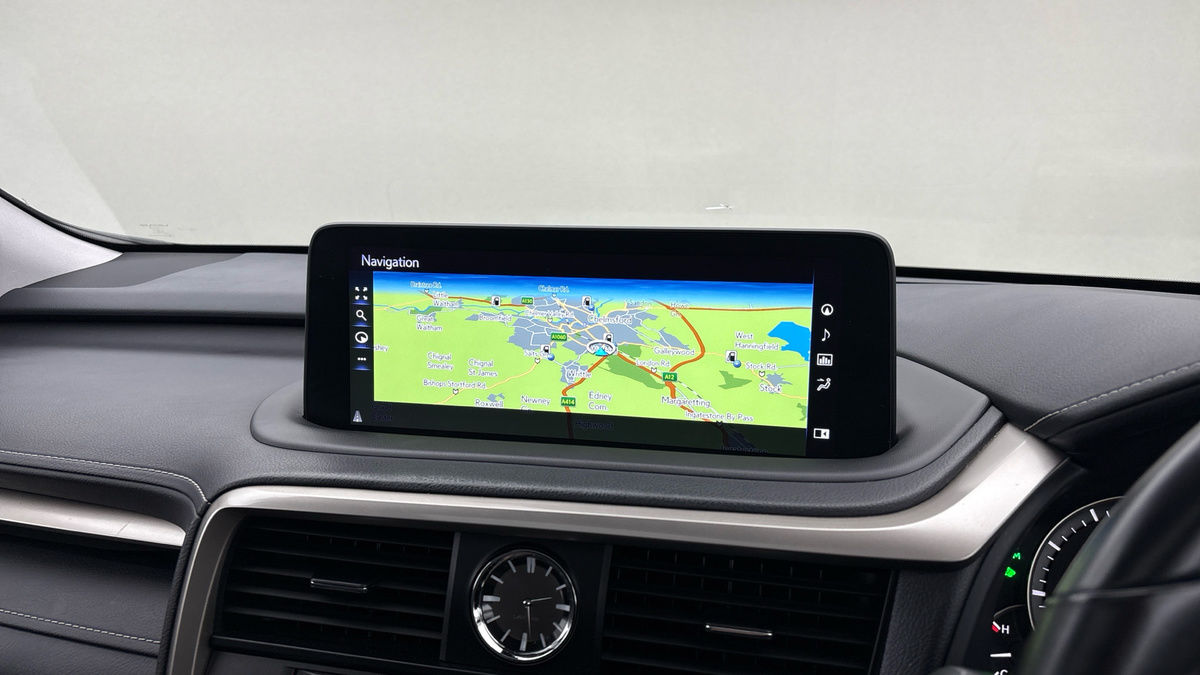 Lexus RX Image 17