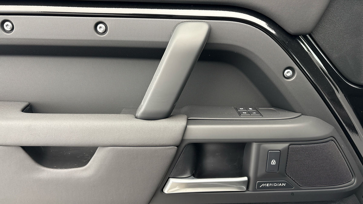 Land Rover Defender 110 Urban Image 19